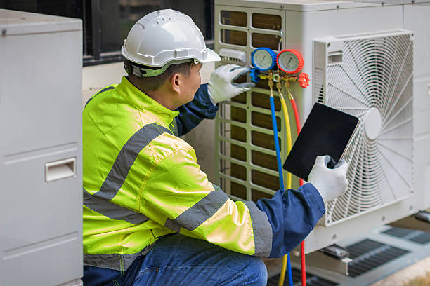 Professional Heat Pump Repair technician working in Hooper, NE